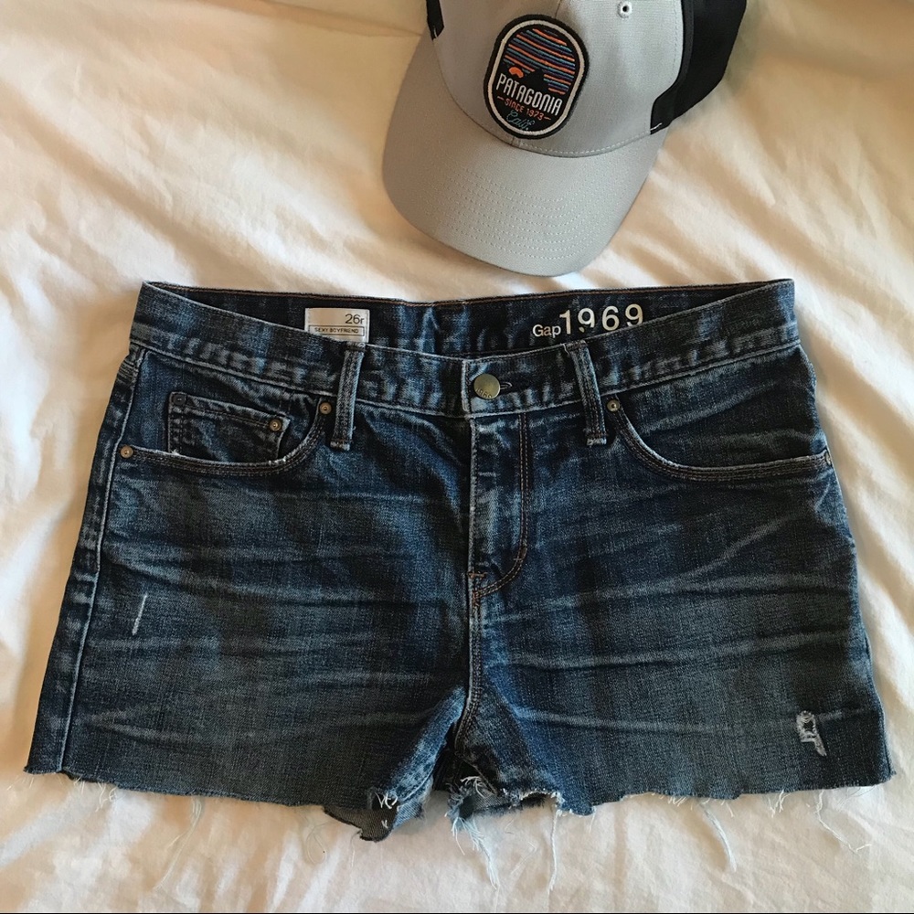 Gap Sexy Boyfriend cut off Shorts